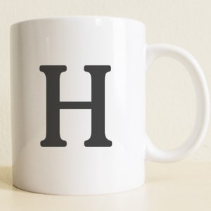 Taza de café inicial grande (solo carta) / Taza de café monograma / Regalo personalizable / Regalo de compañero de trabajo / Taza de 11 oz / Regalo del Día del Padre / Navidad