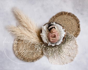 Sfondo digitale per neonato con motivo floreale boho: acquerello all'uncinetto color crema (file JPG)