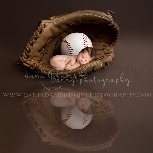 Newborn Baseball and Glove Digital Background / Baseball Newborn Digital Backdrop / Newborn Baseball / Baseball Glove Newborn Backdrop