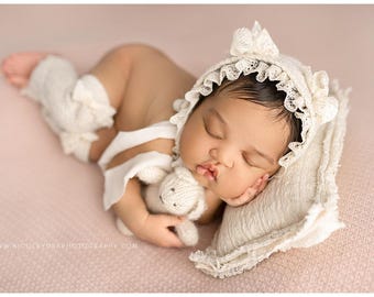 Newborn Bonnet, Leggings, Cute, Ruffled Lace, Photography Prop Sets, First baby Girl Photo, Diaper Cover, Baby Gift, Bows textured Bonnet.