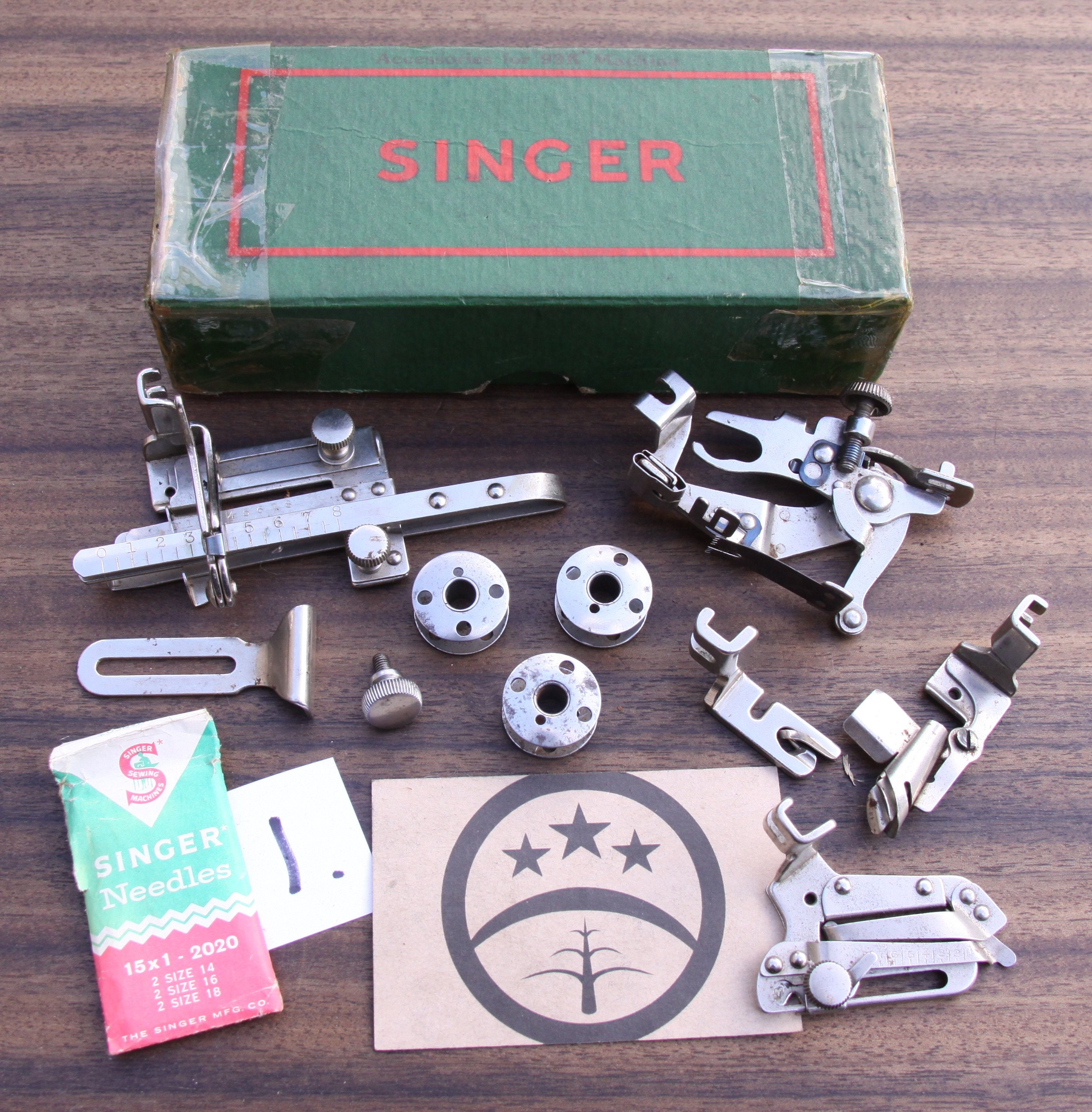 Singer Sewing Machine Lot of Feet / Attachments for 99k in Green Card Box  Lot K35 