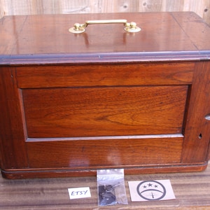Singer 12K New Family Fiddlebase Sewing Machine Oak Case + Lock + Key - Nice Condition