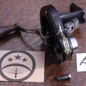 Singer Sewing Machine Scarce Decal Hand Crank + Fixing Screw - Solid Condition - Lot A4