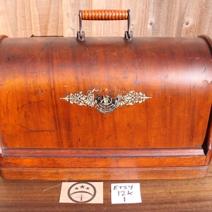 Caja de madera doblada para máquina de coser Singer para una nueva familia con base de violín 12K - Estado sólido - Lote 1