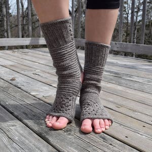 Tadāsana yoga crochet socks PATTERN 60 image 1