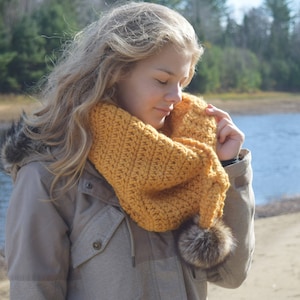 Siēnna crochet col with pompom pattern for beginner | PATTERN #64
