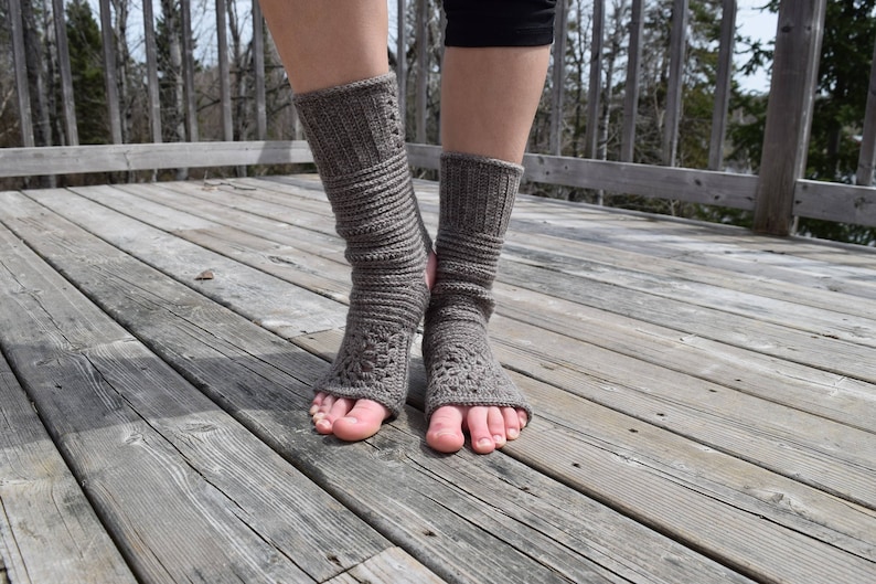 Tadāsana yoga crochet socks PATTERN 60 image 1