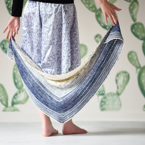 Fleūr de mai | Crochet shawl PATTERN #69 by Mëlie