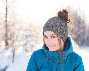 Lūnaire | Messy bun crochet hat | Pattern by Mëlie