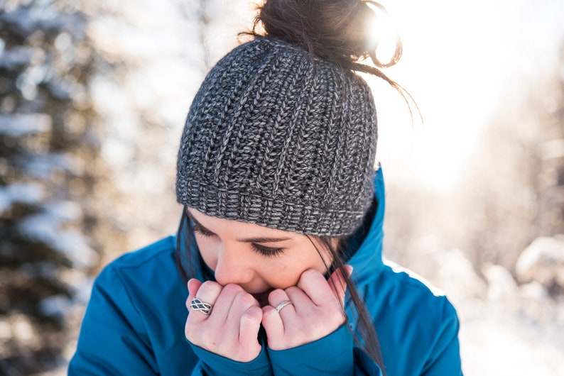 Lūnaire Messy bun crochet hat Pattern by Mëlie image 4