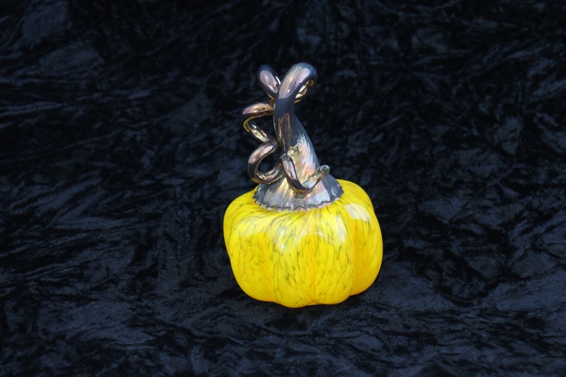 Amazing Mini Hand Blown Glass Pumpkin M79
