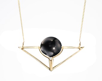 Schwarze Turmalin Halskette Anhänger, einfache Dreieck Halskette, 14 k Gelbgold Halskette, schwarzer Stein Halskette für Frauen, geometrische Schmuck.