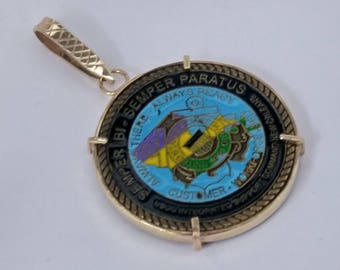 Gold bezel. 40mmx3.6mm coin