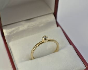 14k Yellow gold ladies wedding ring. Ladies diamond ring.