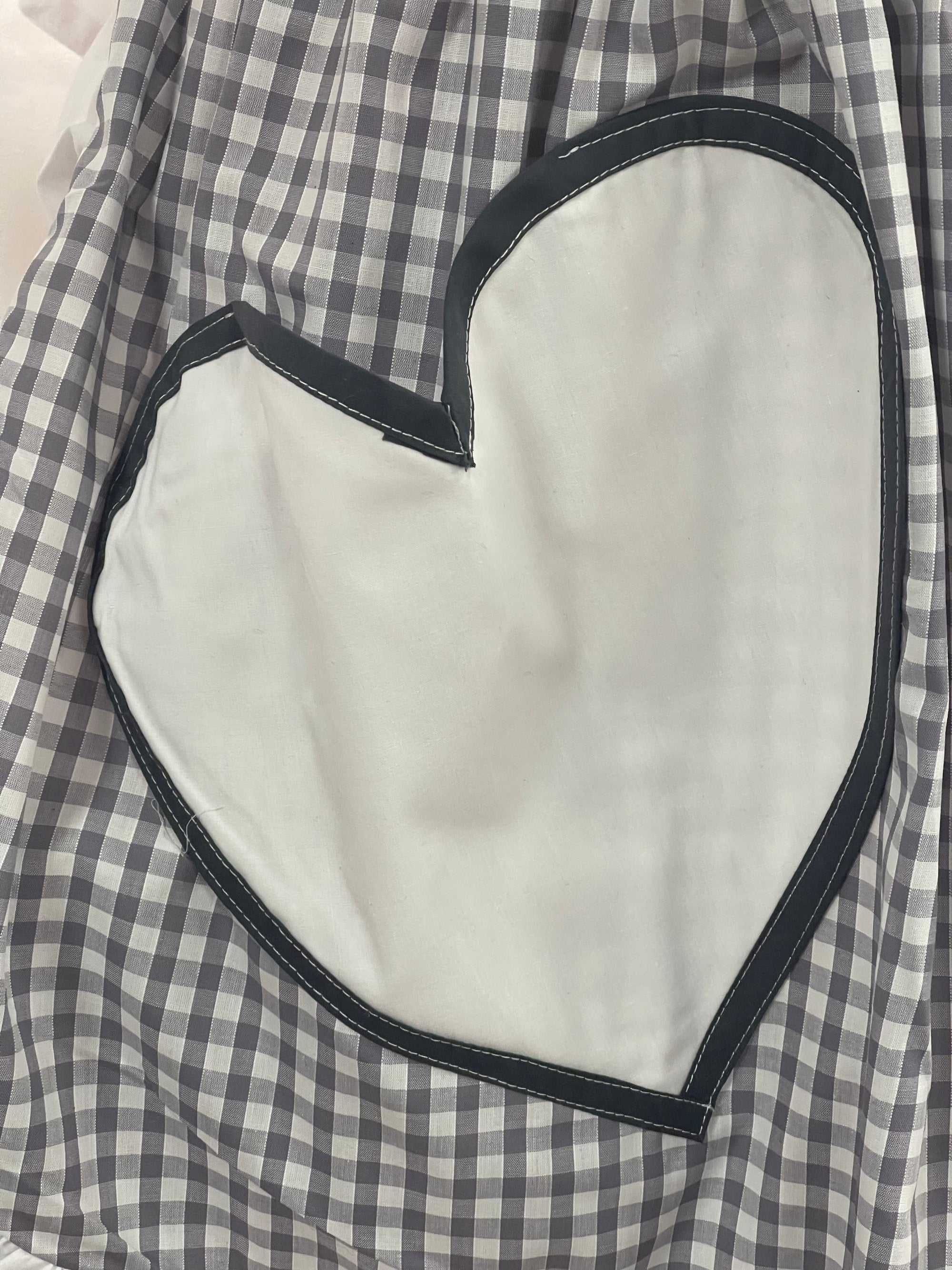 retro-vintage-50s-style-full-apron-pinny-with-heart-shaped-top-and