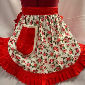 Retro Vintage 50s Style Full Apron / Pinny With Heart Shaped