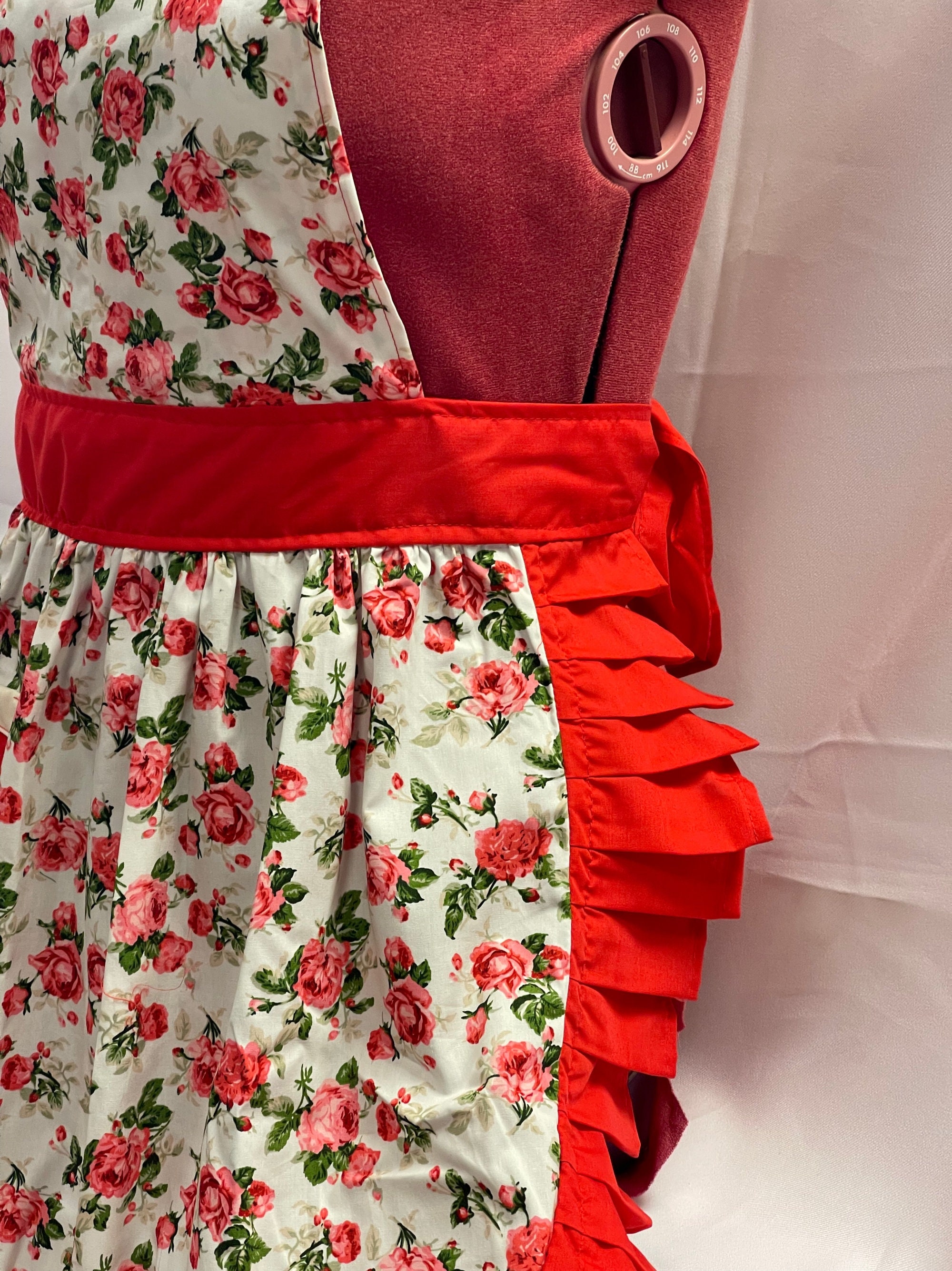 Retro Vintage 50s Style Full Apron / Pinny - Pink Roses on White