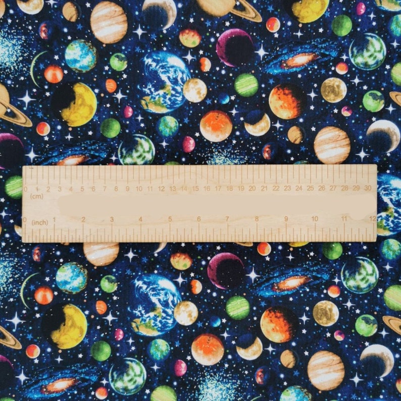 89690-103 Solar System Scattered 100/% cotton print fabric