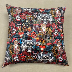 Velours double face fait main - Grande housse de coussin avec tatouages vintage