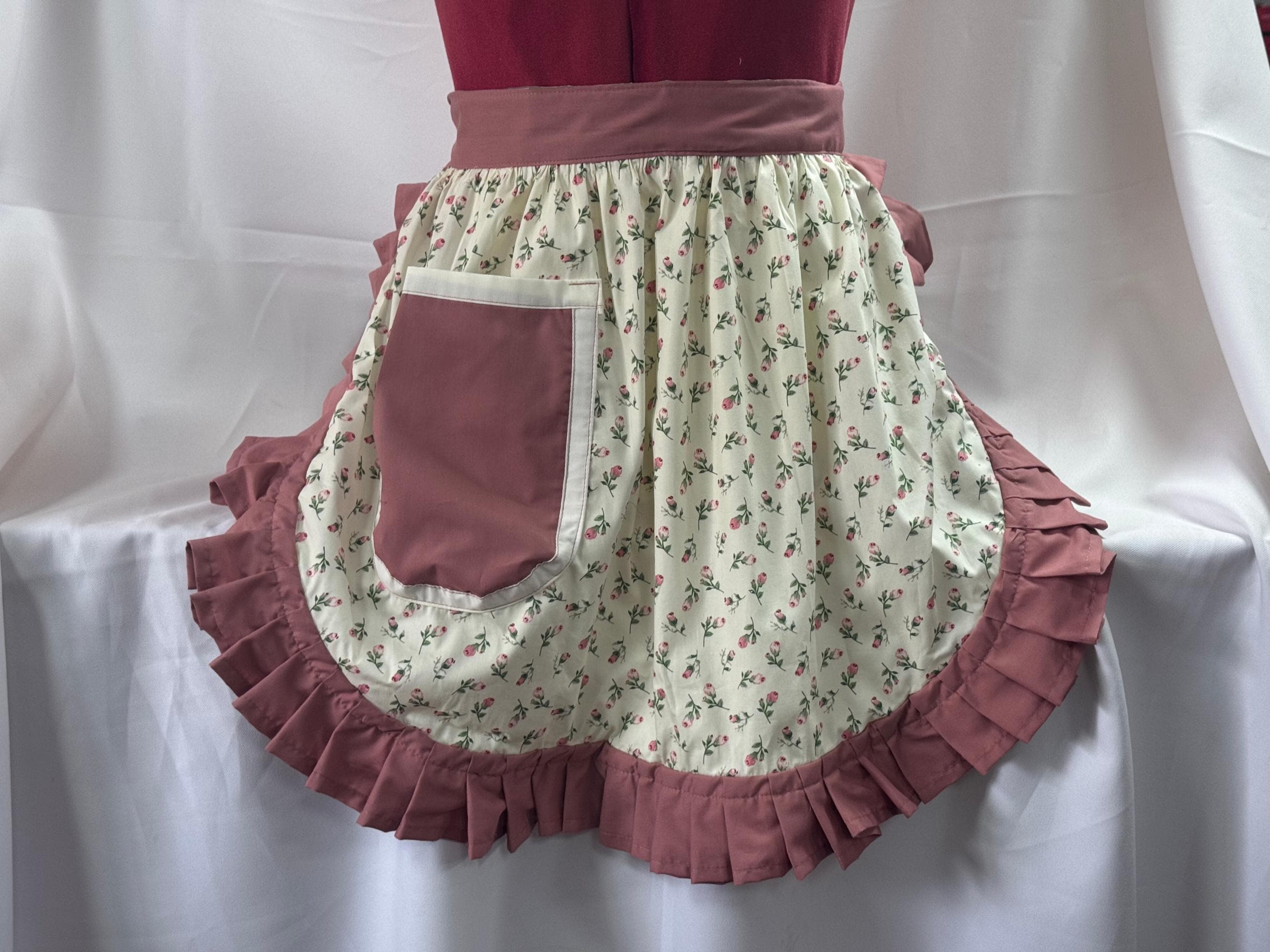 Vintage 1950s Handmade Floral Print Half Apron Skirt Vintage White & Purple Floral Half Apron with Pockets – In  main image 4