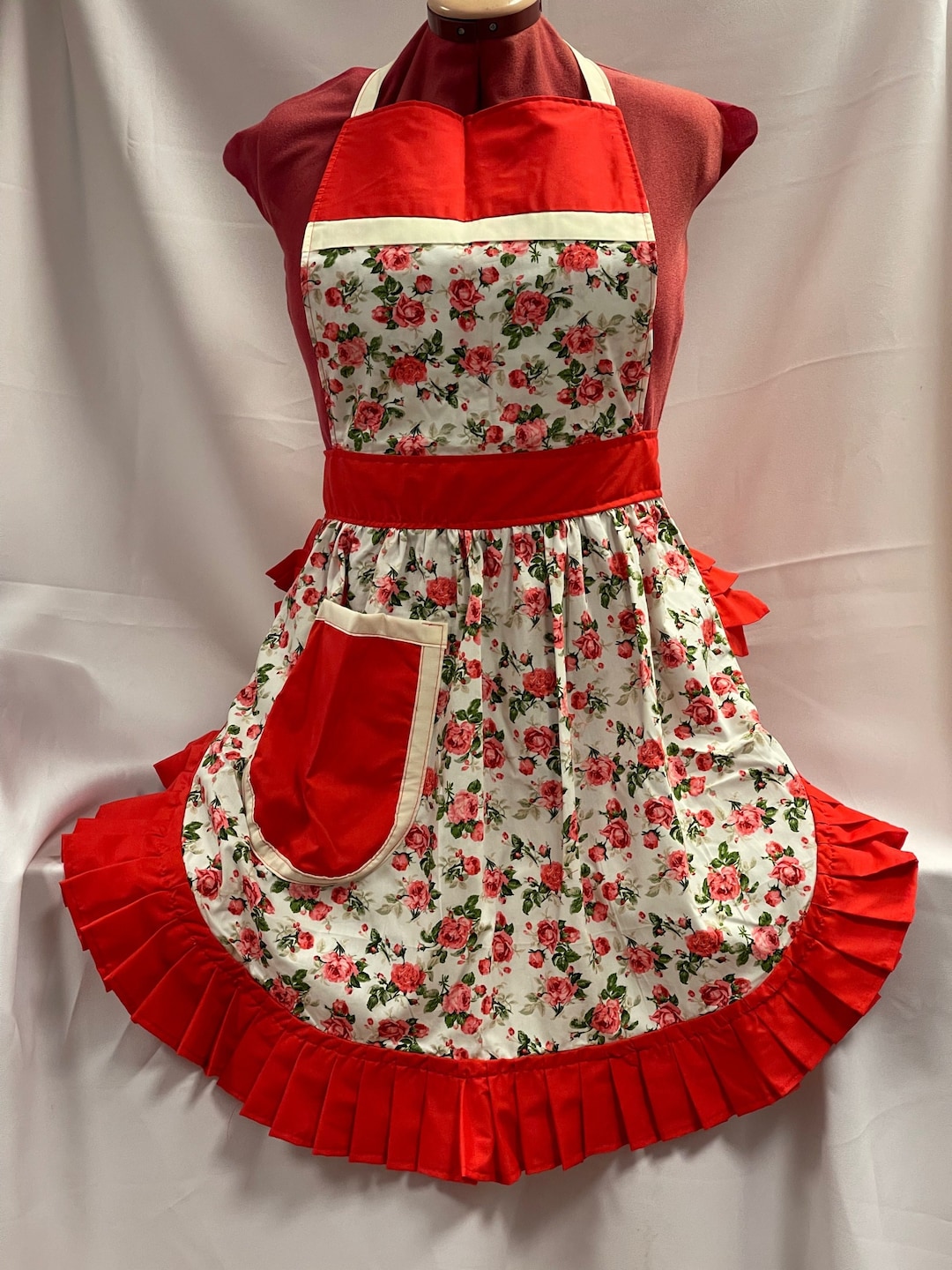 Retro Vintage 50s Style Full Apron / Pinny - Pink Roses on White