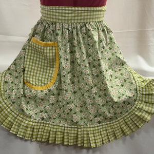 Retro Vintage 50s Style Half Apron / Pinny - Green Floral with Apple Green Gingham Trim