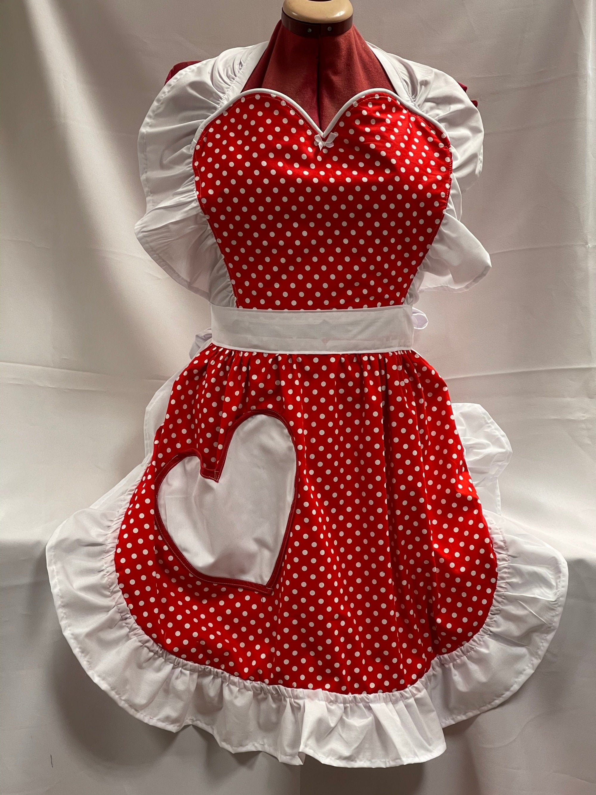 Retro Vintage 50s Style Full Apron / Pinny With Heart Shaped Retro Vintage 50s Style Full Apron / Pinny With Heart Shaped