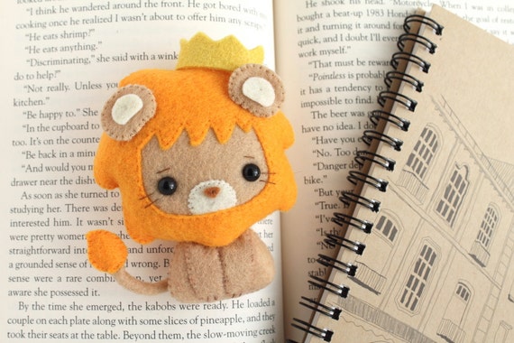 felt lion pattern