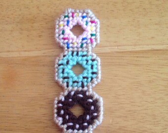 Plastic canvas donut bookmark - Kids donut bookmark - Canvas dessert bookmark - needlepoint food bookmark - bookmark stocking stuffer