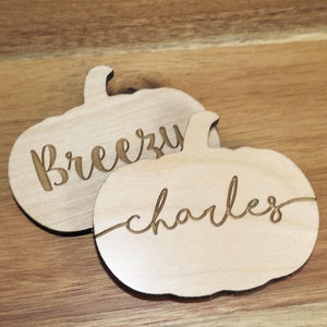 Tarjetas de mesa con forma de calabaza - Tarjetas de mesa de madera - Decoración de mesa para Acción de Gracias - Decoración de otoño - Hechas a medida - Grabadas con láser - Grabado gratuito