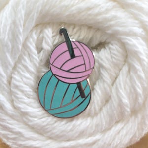 Yarn Ball Crochet Enamel Pin - Yarn Balls and Hook Pin - Crochet Enamel Pin
