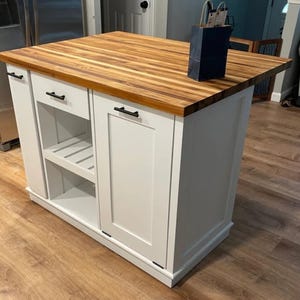 Isla de cocina de bloque de carnicero con asientos y almacenamiento: carrito de cocina de madera a medida, especiero, mesa de preparación rústica, isla rodante - Berdel