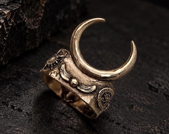 Egyptian Bronze Square Ring • Bull Horns • Scarab Talisman • Feminine Power Statement Ring • Size 8