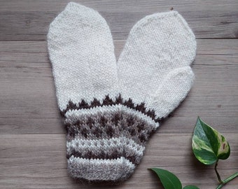 Authentic Icelandic wool mittens. Warm winter gloves, lady's size medium/large. Ready to ship