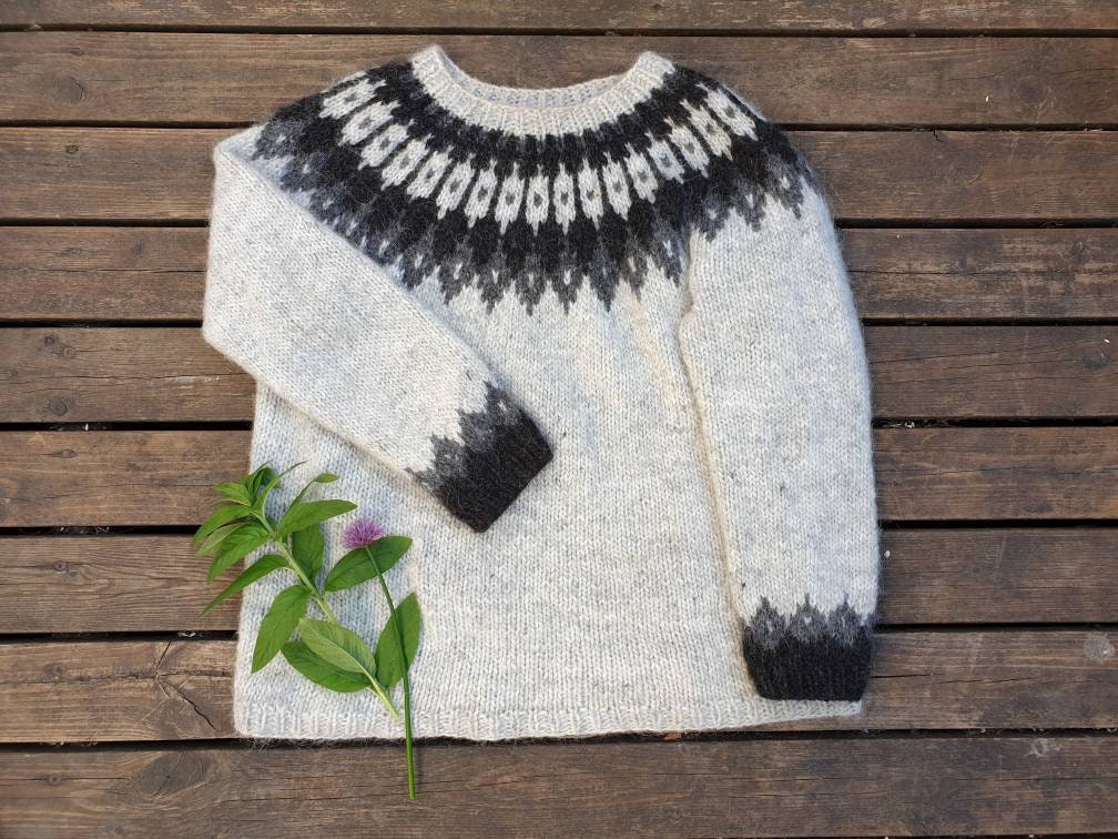 Authentic Hand Knit Icelandic Wool Sweater, Lopapeysa. Warm Authentic Hand Knit Icelandic Wool Sweater, Lopapeysa. Warm