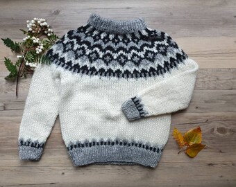 Authentic Icelandic wool sweater for kids, 5 to 6 years. Warm wool, white, black and gray.