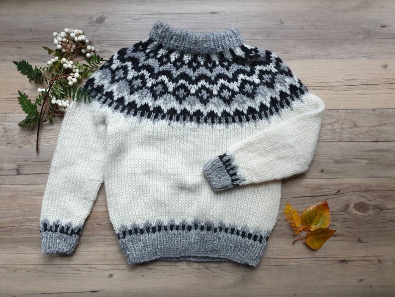 Authentic Icelandic wool sweater for kids, 5 to 6 years. Warm wool, white, black and gray. image 1