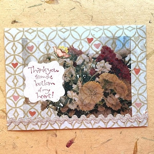 Tarjeta de regalo floral para el Día de la Madre: Un ramo de consuelo y abrazos para mamá