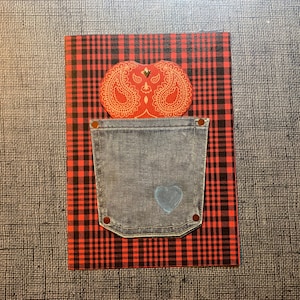 Valentijnsdag liefdeskaart met buffelruit en denim: jij + ik = hartvergelijking voor rustieke romantiek