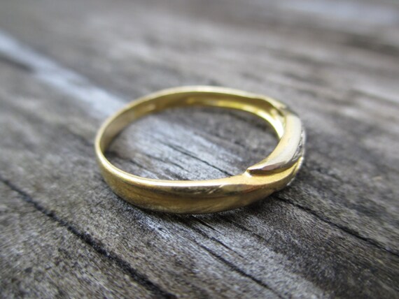 Solid 18K Yellow Gold Diamond Band Ring Leaf Uniq… - image 3