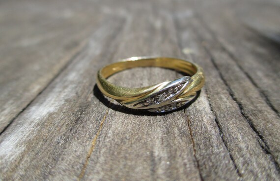 Solid 18K Yellow Gold Diamond Band Ring Leaf Uniq… - image 2