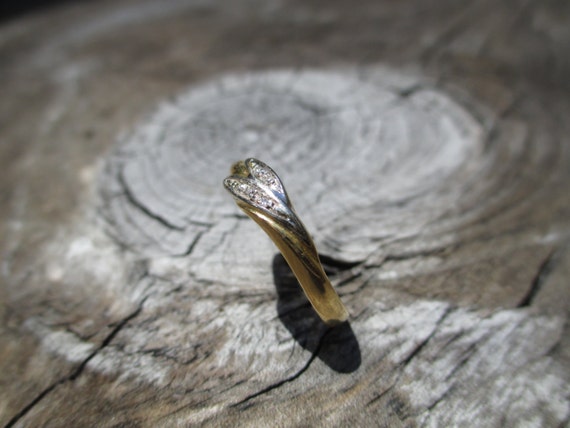 Solid 18K Yellow Gold Diamond Band Ring Leaf Uniq… - image 1