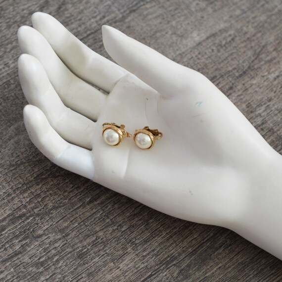 80s Gold Faux Pearl Clip On Earrings | Gold-tone … - image 9