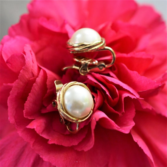 80s Gold Faux Pearl Clip On Earrings | Gold-tone … - image 3