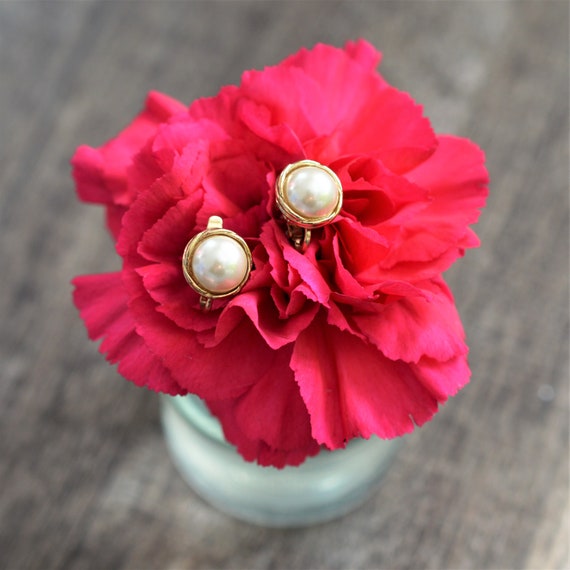 80s Gold Faux Pearl Clip On Earrings | Gold-tone … - image 4