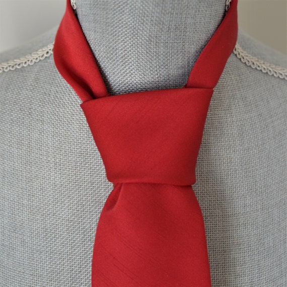Classic 90s Red Necktie | Cranberry Red | Blue Re… - image 9