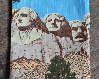 70s-80s Mount Rushmore Souvenir Tea Towel | Tourist, Housewarming Gift, Black Hills, South Dakota, America, Memorabilia, Presidents