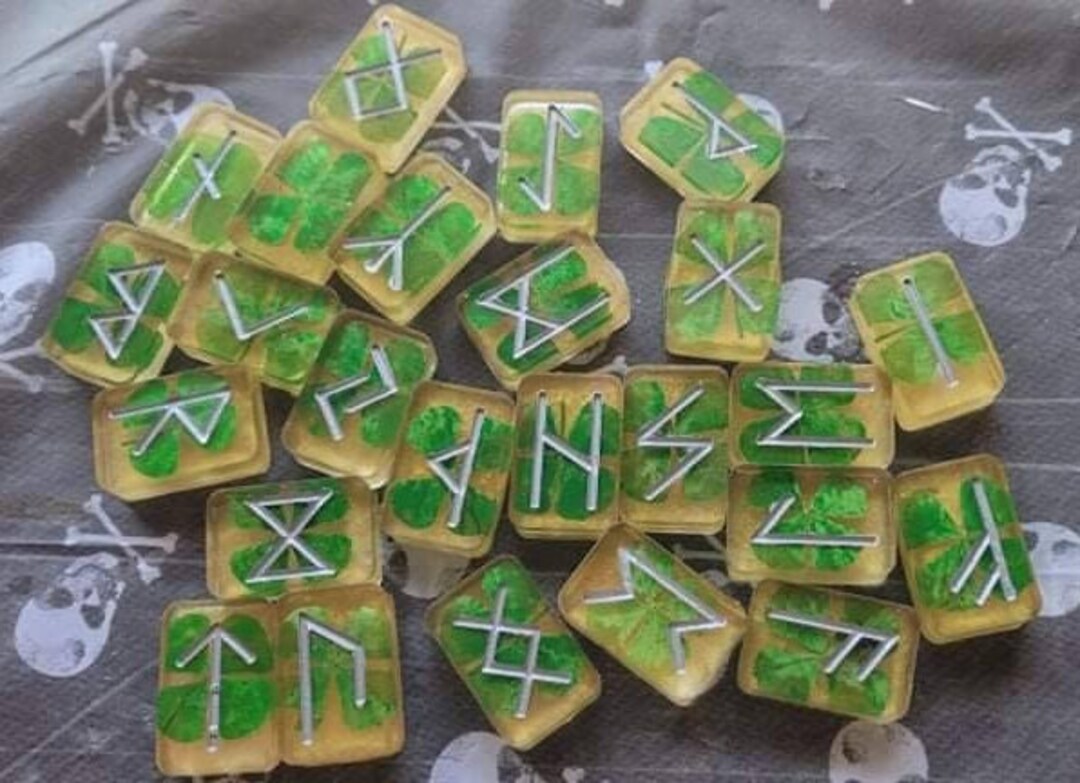 Lucky Clover Throwing Rune Set Etsy