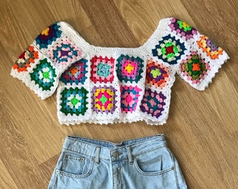 Top corto cuadrado de abuela de crochet hecho a mano: regalo de patchwork para festivales bohemios