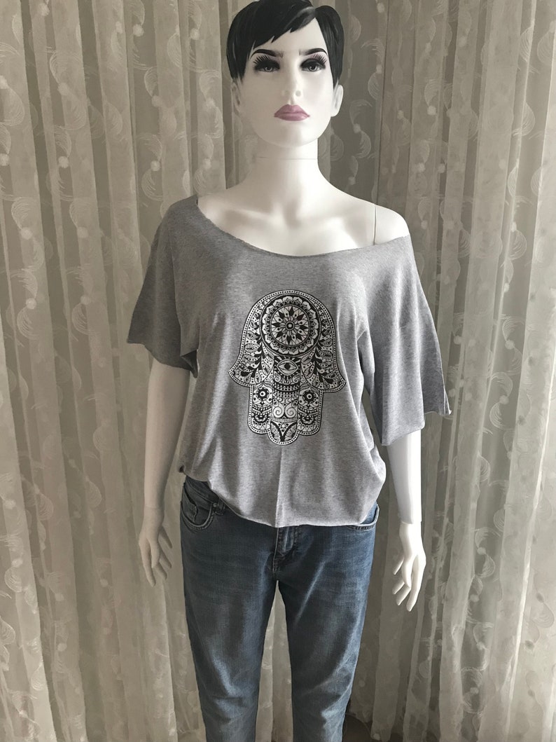 Hamsa Crop Top Yoga Top Hand of Fatima Grey Cut Out Graphic Tee Gift For Her Fitness Clothes Zen T-Shirts Men Loose Fit Graphic Top